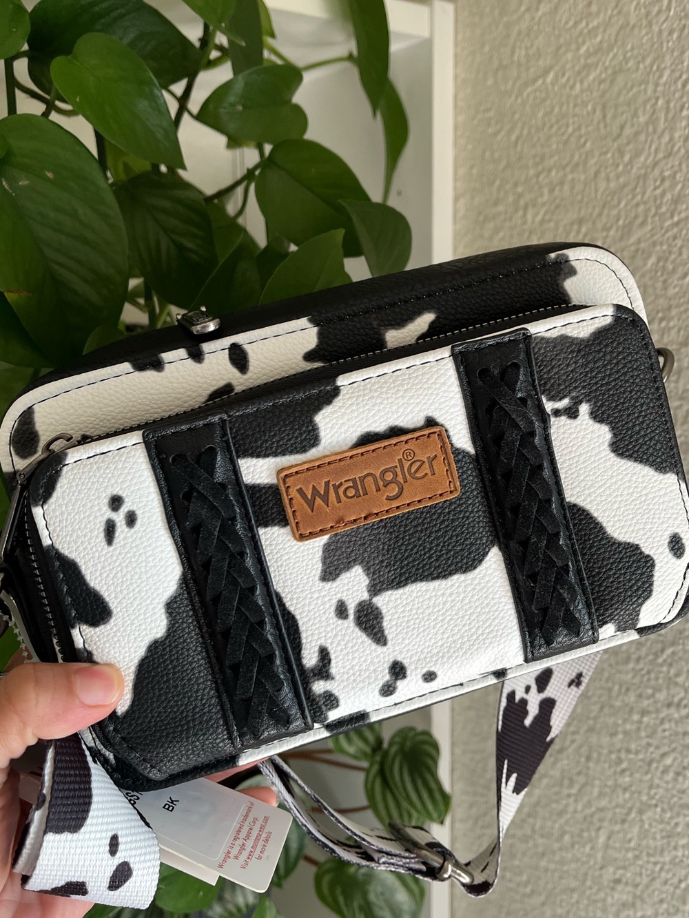 Wrangler Black and White Cowhide-Print Bag/crossbody bag